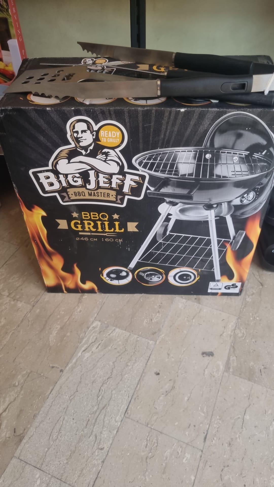BBQ Grill tondo con coperchio e struttura a treppiede Big Jeff BBQ Master