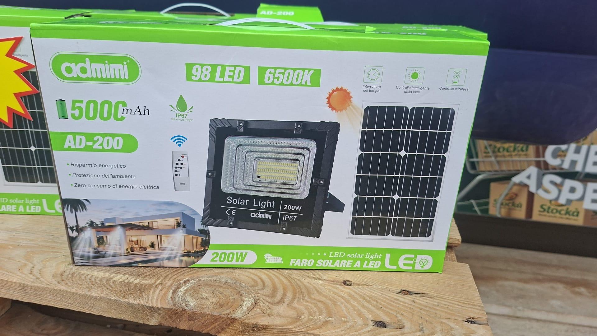 Faro solare a LED Admimi AD-200 200W 98 LED 6500K con pannello solare