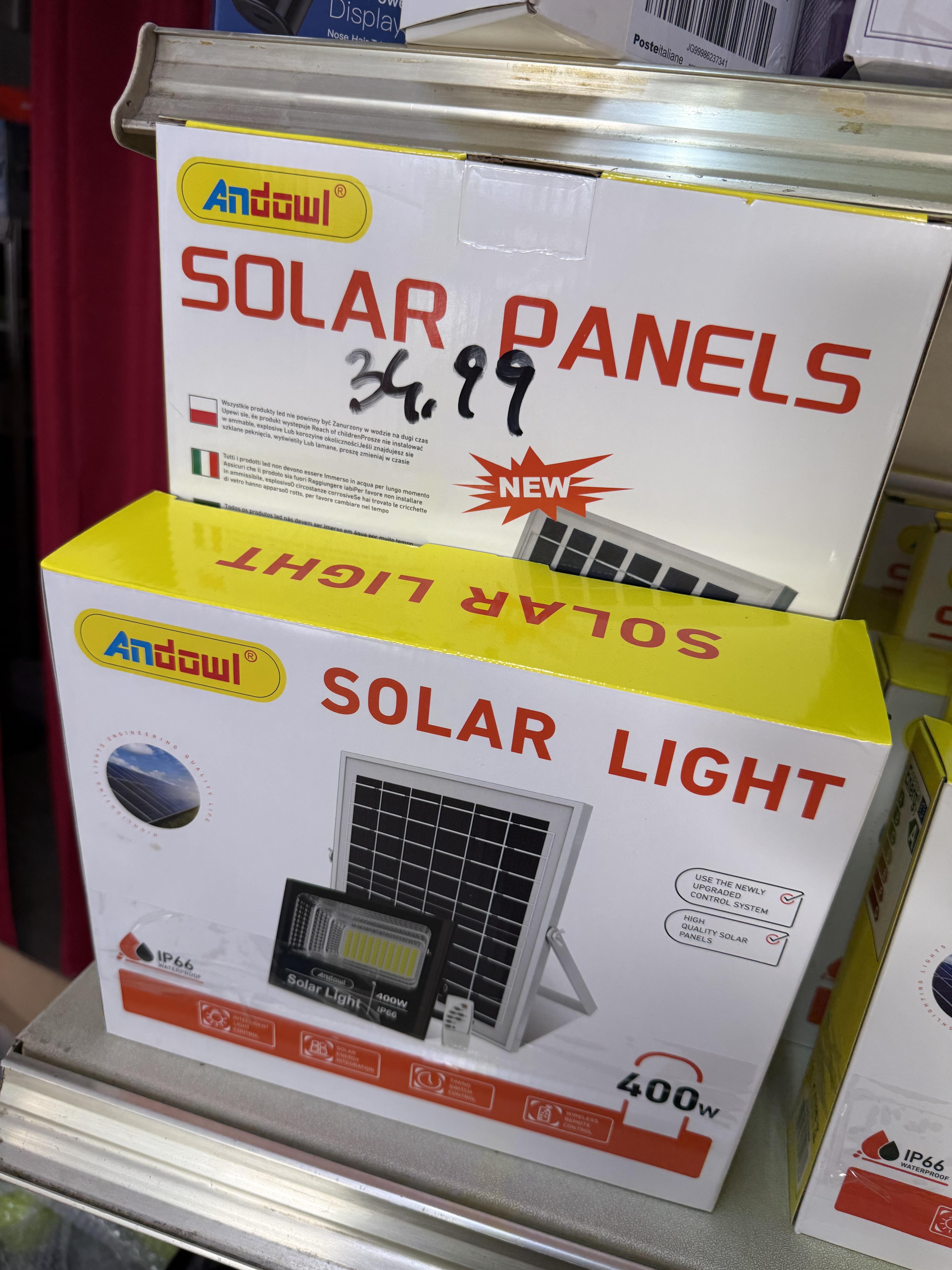 Kit luce solare Andowl 400W con pannello solare e lampada IP66